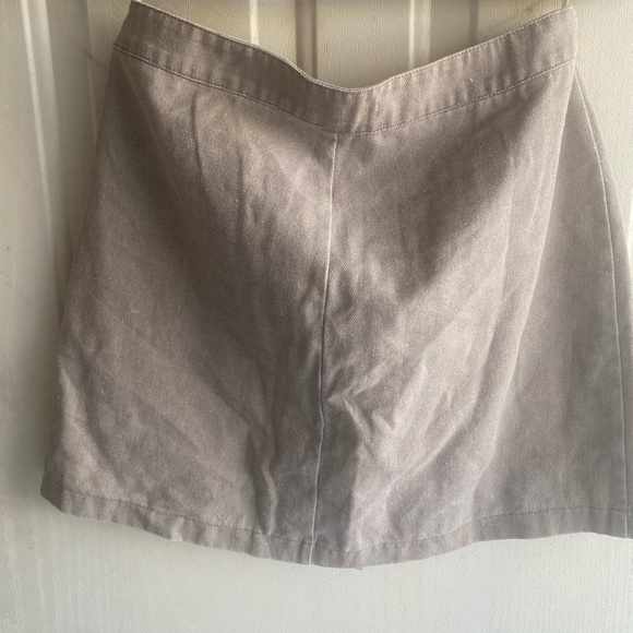 Woman’s skirt. - Picture 2 of 3